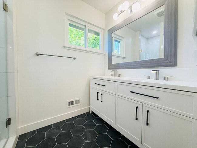 Building Photo - Corner lot 4-bedroom, 3-bathroom, 2,100 sq. ft. ranch-style home.  Great Location!