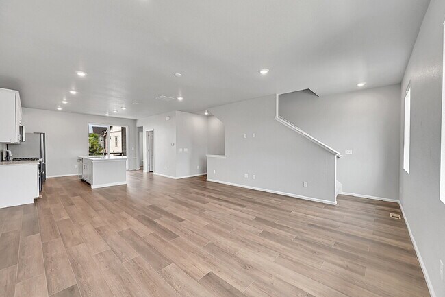 Building Photo - $3,045.00, 3 bed, 3.1 bath, located in Bro...