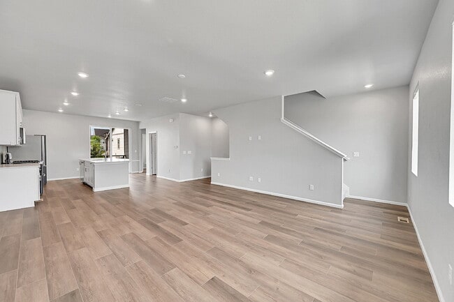 Building Photo - $3,195, 3 bed, 3.1 bath, located in Broomf...