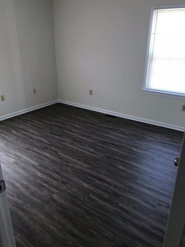 Building Photo - Blackstone Apartment Convenient to Fort Pickett
