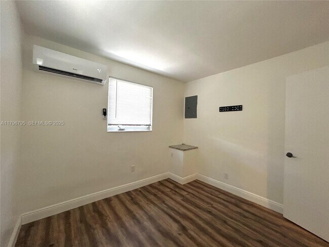 Building Photo - 407 NW 11th Ave