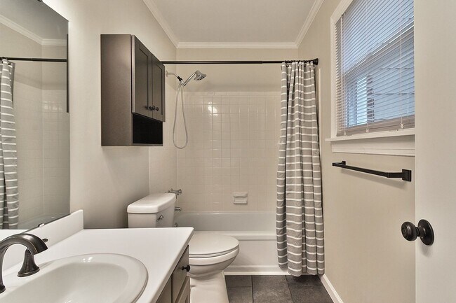 Building Photo - Riverhill Apartments