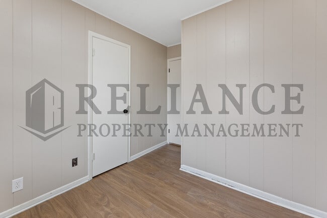 Building Photo - 3419 S Glenn Ave