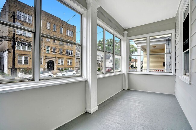Building Photo - 35 Chester Ave