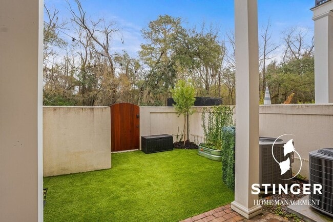 Building Photo - 3 Market-2