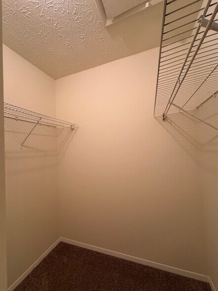 Building Photo - Room in Townhome on Destin Cir