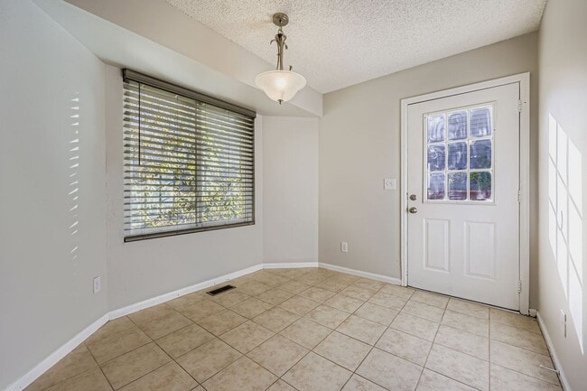 Building Photo - Beautiful 3-Bedroom Home with Open Floor P...