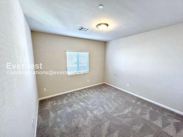 Building Photo - 497 Silver Smt Ave