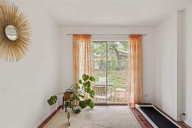 Building Photo - 6215 Walnut Hills Dr