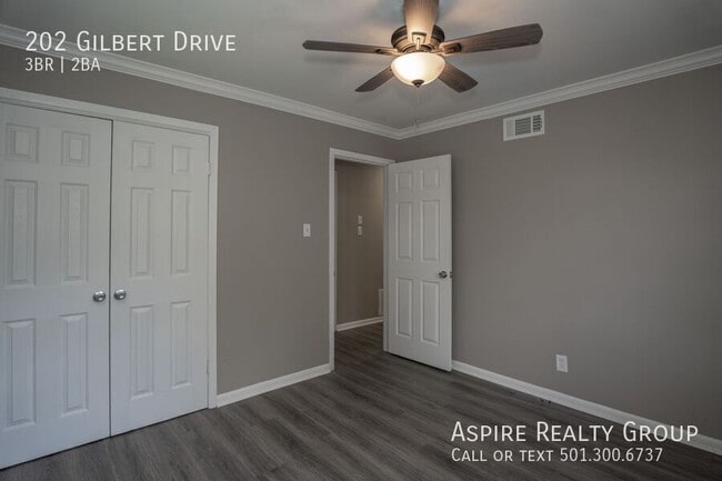 Building Photo - 202 Gilbert Dr