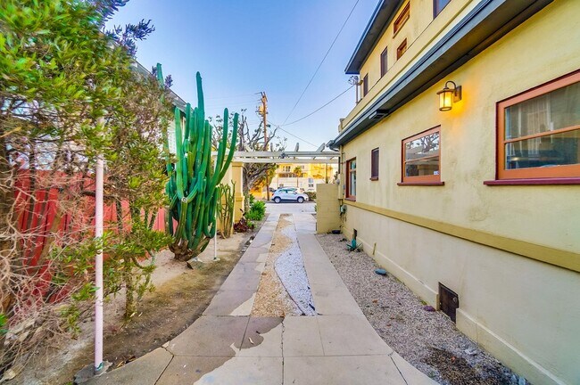 Building Photo - 3131 E Corto Pl