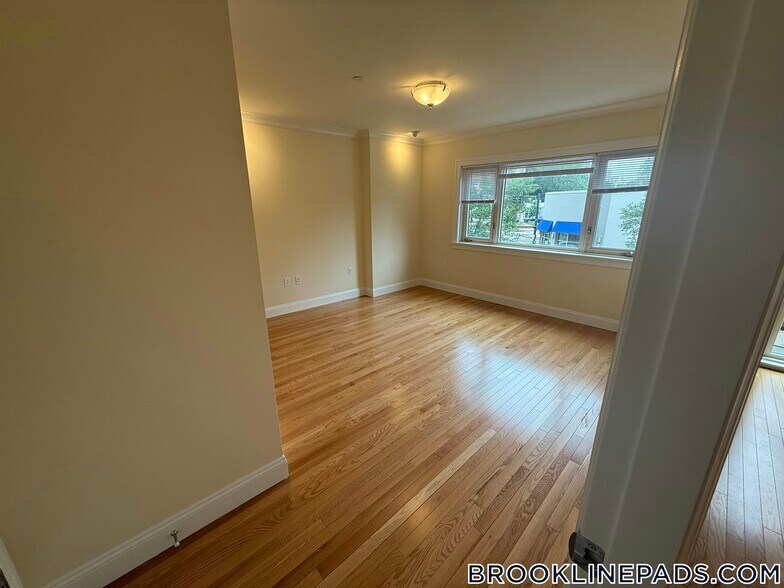 Building Photo - 1443 Beacon St