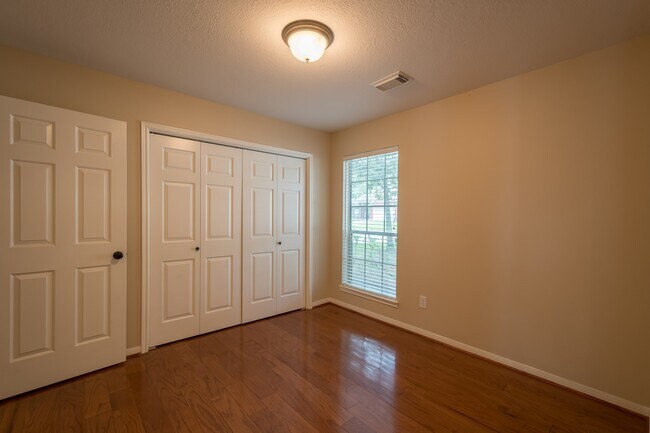 Building Photo - 16015 Lausanne Dr