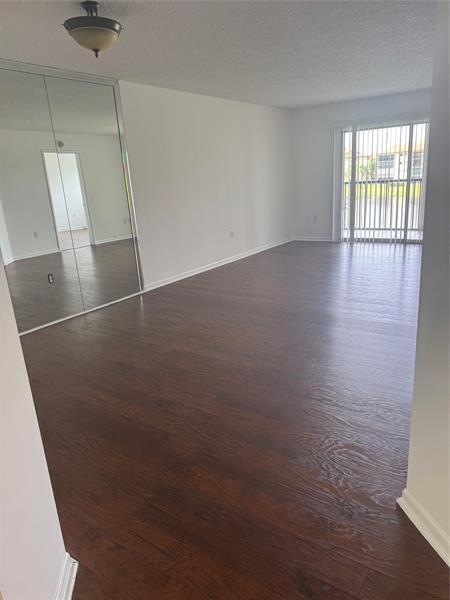 Building Photo - 950 SW 138th Ave