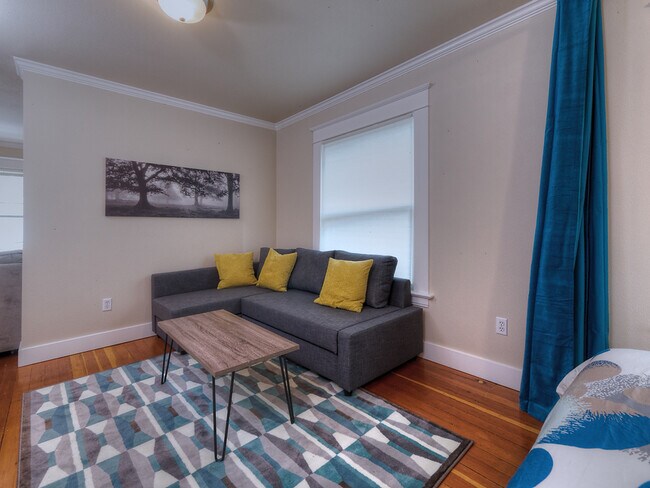 Building Photo - 1104 SW Columbia St