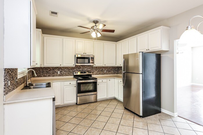 Building Photo - 815 Terrace Creek Dr