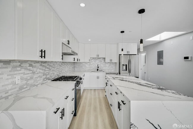 Building Photo - 1640 Taraval St