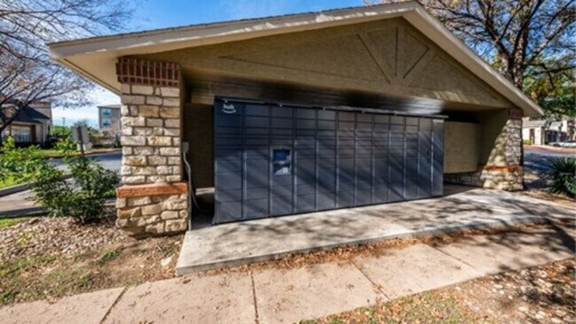 Building Photo - 670 Louis Henna Blvd