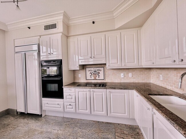 Building Photo - 3720 S Ocean Blvd