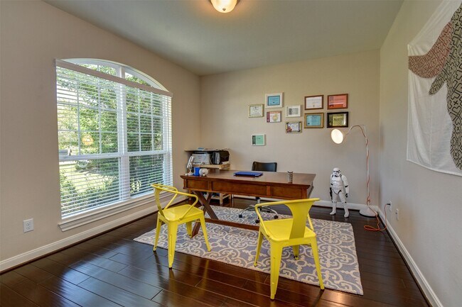 Building Photo - 25710 Oakwood Knoll Dr