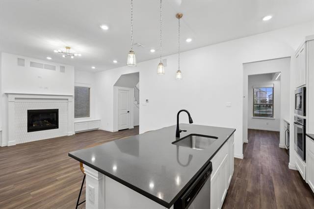 Building Photo - 2217 Elm Pl