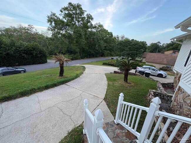 Building Photo - 8755 Thunderbird Dr