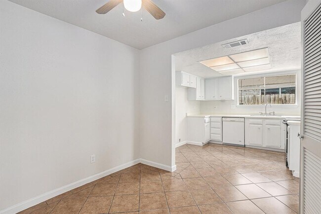 Building Photo - 9418 Spiralwood Ln