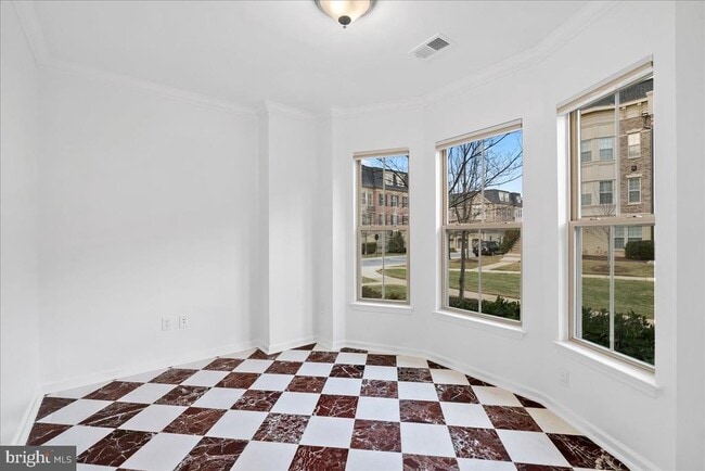 Building Photo - 702 Sentry Square