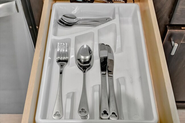 Building Photo - 8303 Palm Pkwy