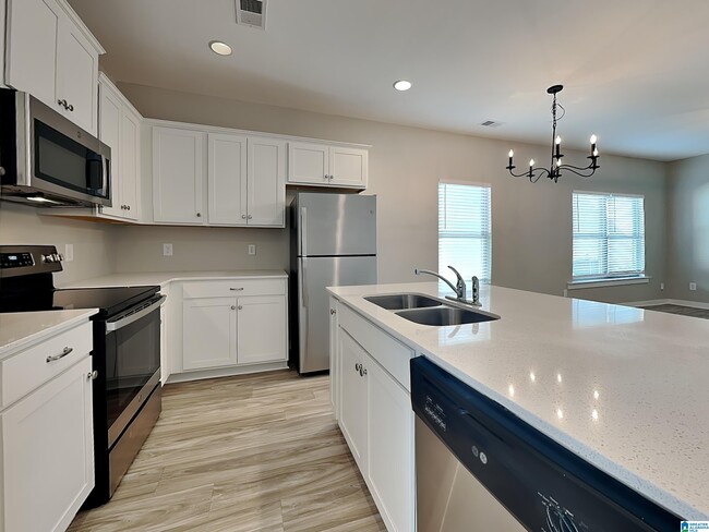 Building Photo - 152 Park Dr N