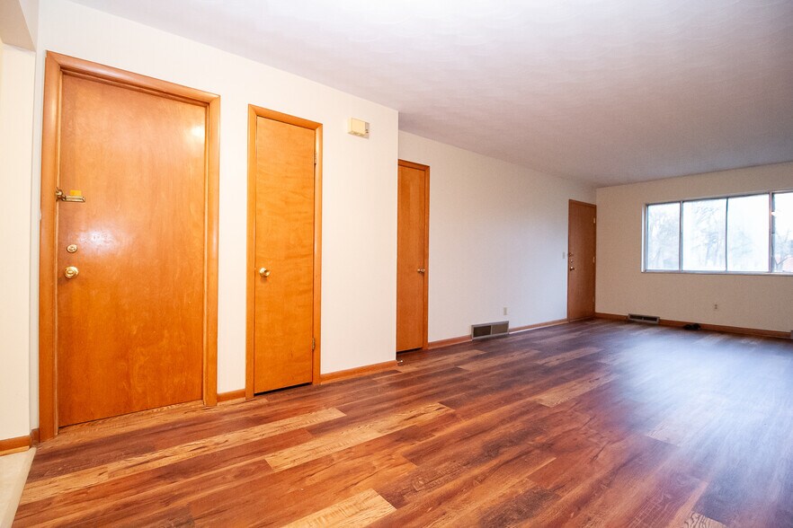 Building Photo - 2954 Carskaddon Ave