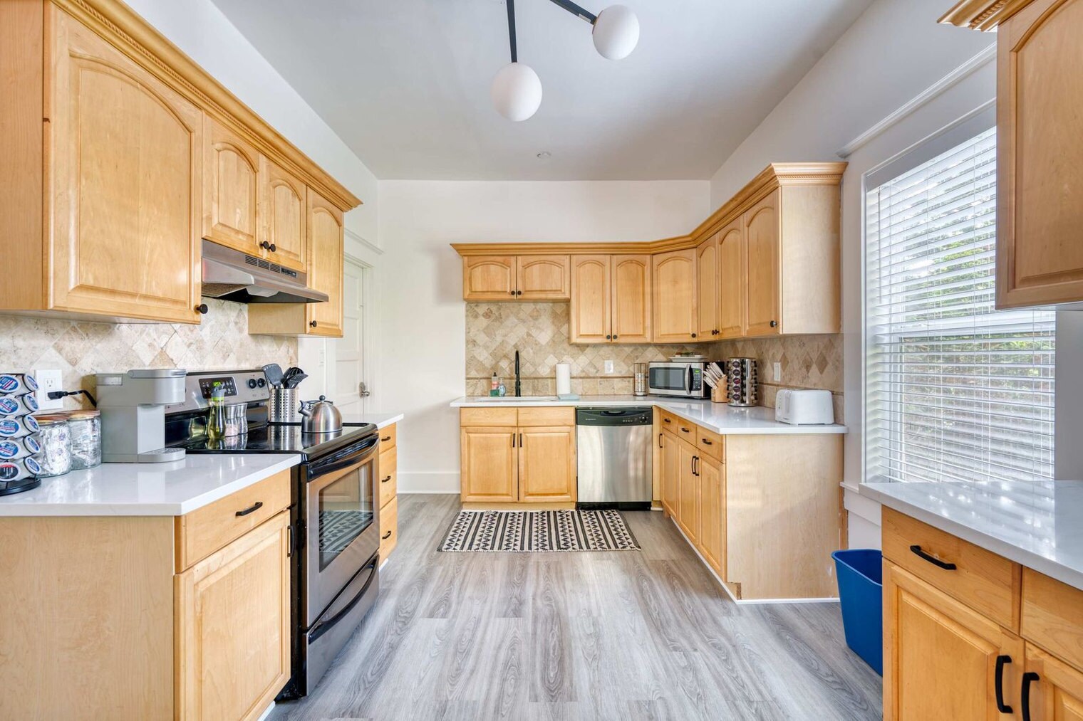 Building Photo - 317 NE Beech St