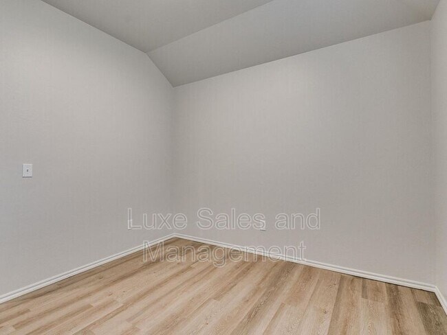 Building Photo - 10601 Lawson Ln