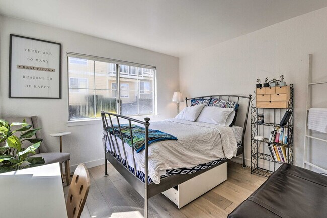 Building Photo - 800 Innes Ave