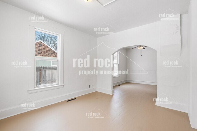 Building Photo - 1517 E Bridgeport Ave