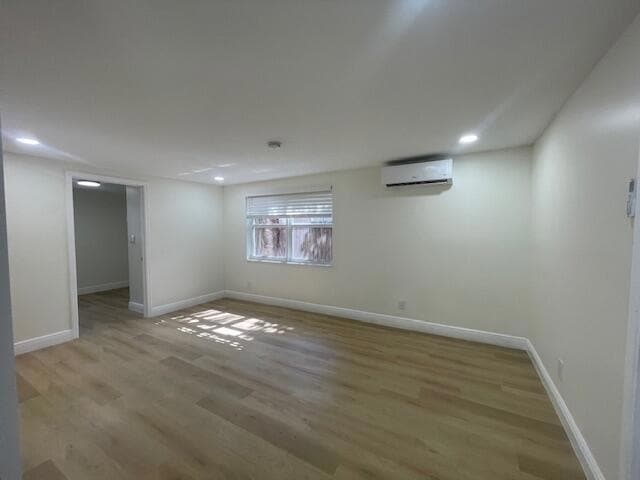 Building Photo - 302 N Tamarind Ave