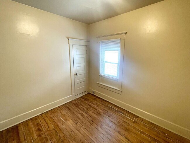 Building Photo - 3 Bedroom with 1.5 car garage/workshop combo (has electricity)