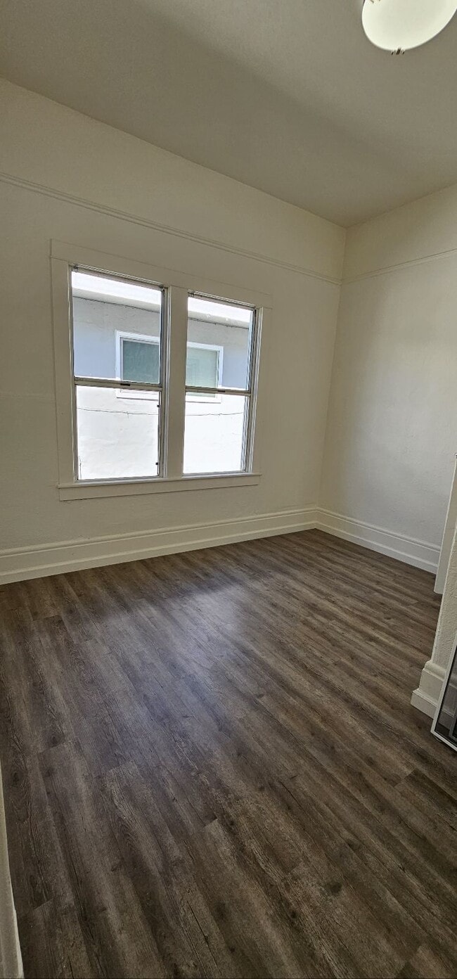 Building Photo - Enchanting & Sunlit Upstairs Unit – Recent...