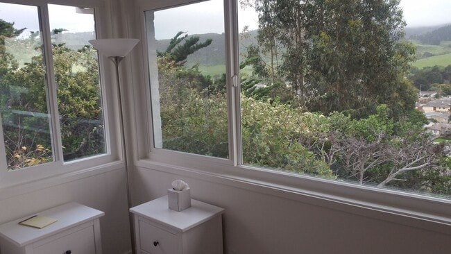 Building Photo - Hatton Fields Retreat with Guest Suite and...