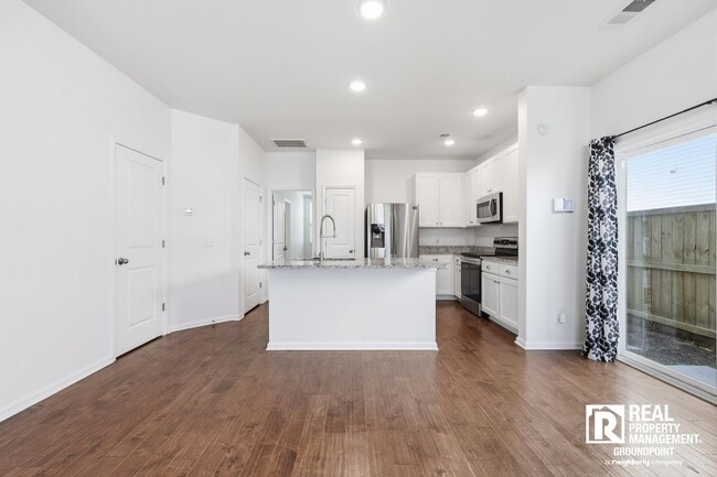 Building Photo - 3BR | 3.5BA | 3-Story Townhome | Bonus Loft | Fenced Yard