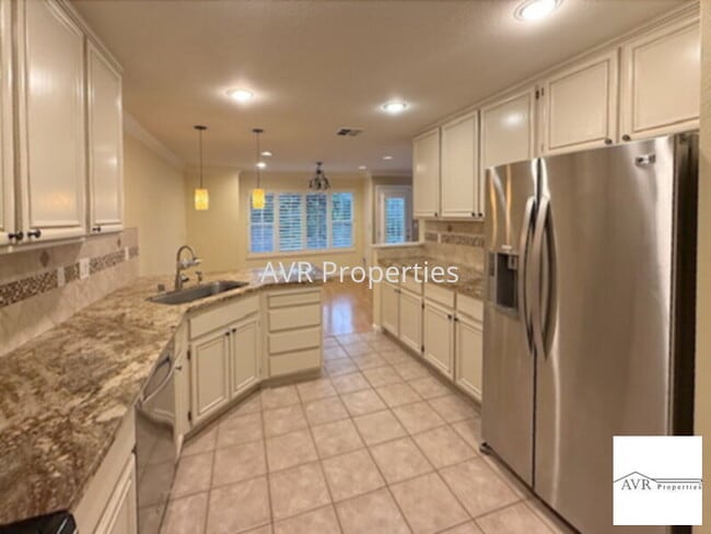 Building Photo - Gorgeous well situated end unit home in San Ramon