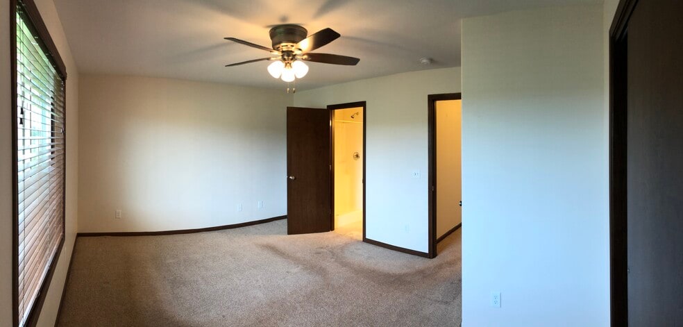 Building Photo - 1910 Wrigley St