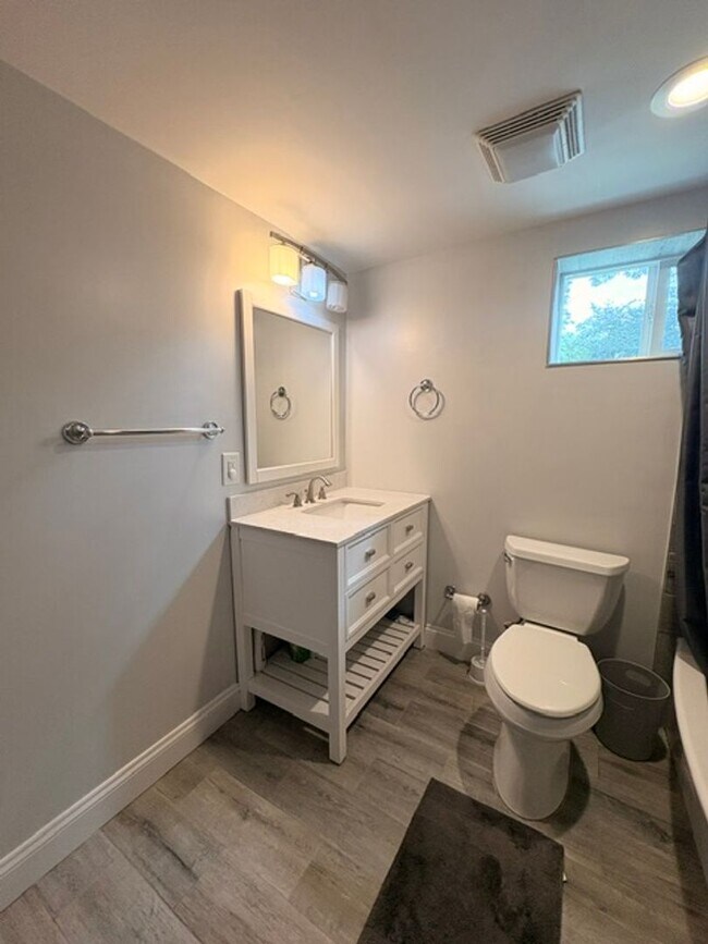 Building Photo - 9714 Admiralty Dr