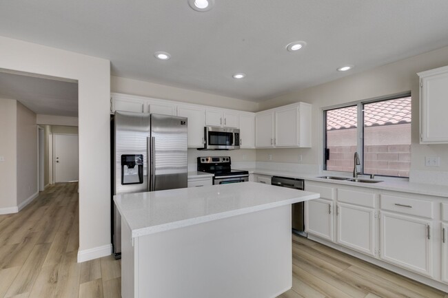 Building Photo - Beautiful 4-Bedroom Home Near Downtown Sum...