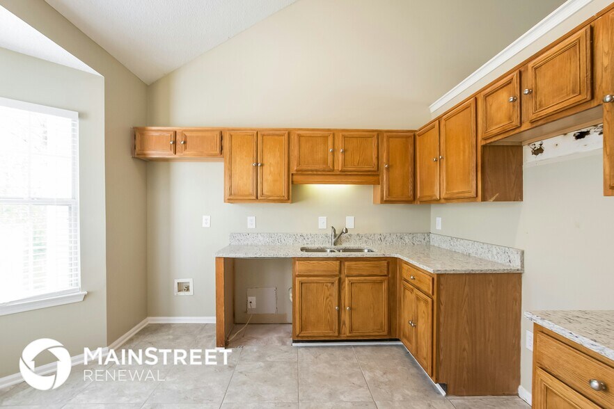 Building Photo - 7370 Hunters Ridge Dr