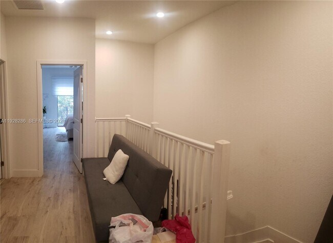 Building Photo - 2414 SW 145th Pl