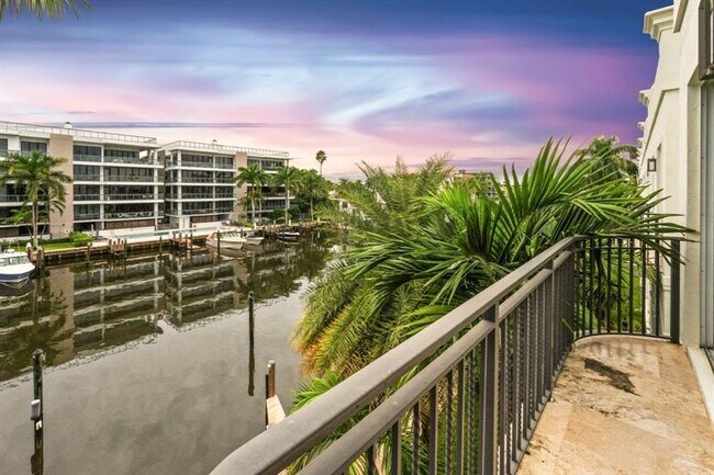 Building Photo - 61 Isle of Venice Dr