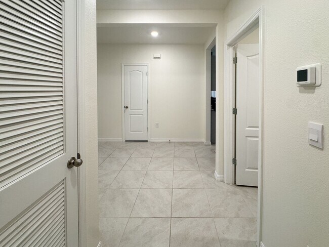 Building Photo - Brand New Construction 4 bedroom 2 bath in Buena Lago Community!