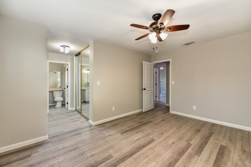 Building Photo - 6933 Trovita Way