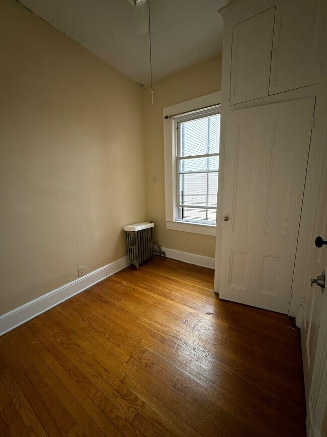 Building Photo - 107 Poplar St